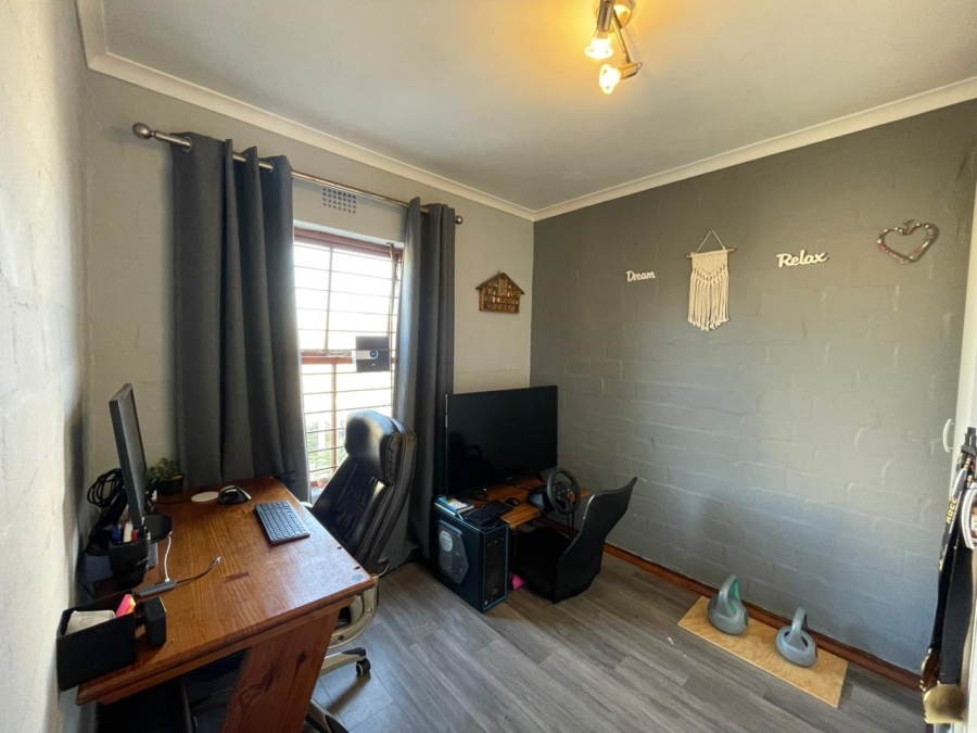 To Let 2 Bedroom Property for Rent in Parklands Western Cape